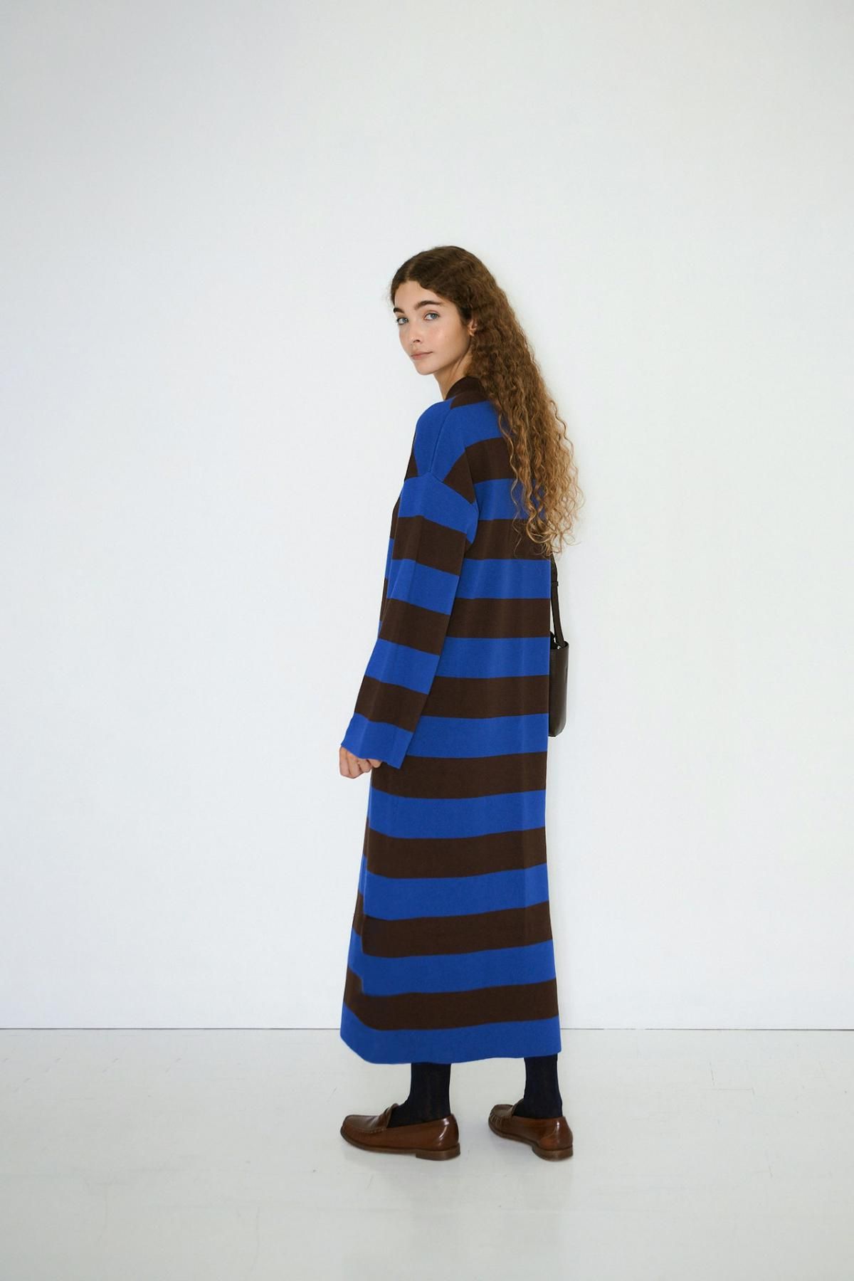 타이니코튼 다크브라운 블루 스트라이프 폴로 미디 원피스 AW25-728S38 ONE COLOR - 상세 이미지 4