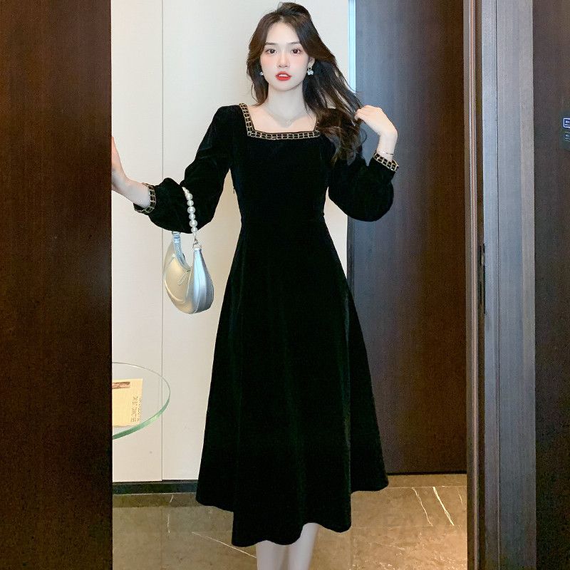여성용 슬리밍 가을 벨벳 롱원피스 헵번 스타일 우아한 프렌치 드레스 배커버 효과와 따뜻한 착용감의 고급스러운 연말 파티룩 - 상품 이미지