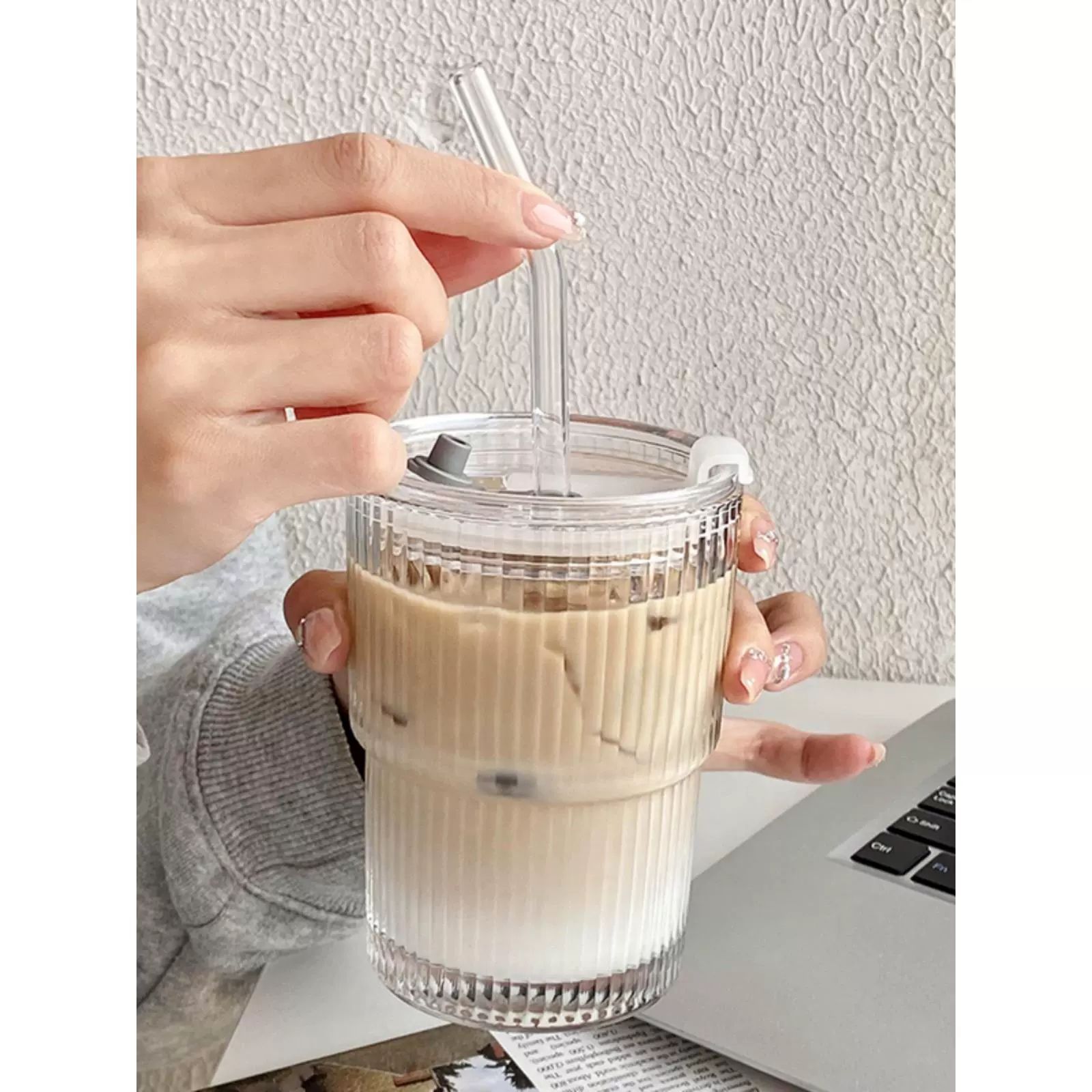 뚜껑이 있고 빨대 스트라이프 유리 아이스 커피 컵 투명 줄무늬 단일컵 450ml - 상세 이미지 3