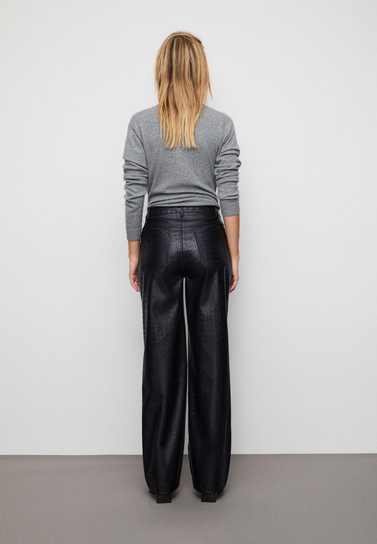 스트라디바리우스 레더 이펙트 크로커 텍스처 스트레이트핏 팬츠 4565/899 BLACK - 상세 이미지 5