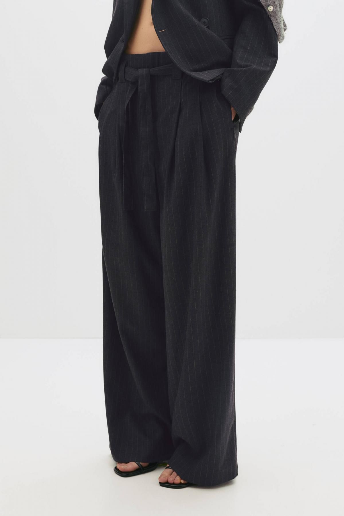 풀앤베어 와이드 하이웨이스트 핀스트라이프 스마트 팬츠 7674/335 STRIPED - 상품 이미지