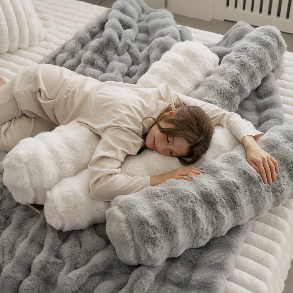 몽글몽글 밍크 라떼 원형 바디필로우 롱베개 긴베개 겨울 원형