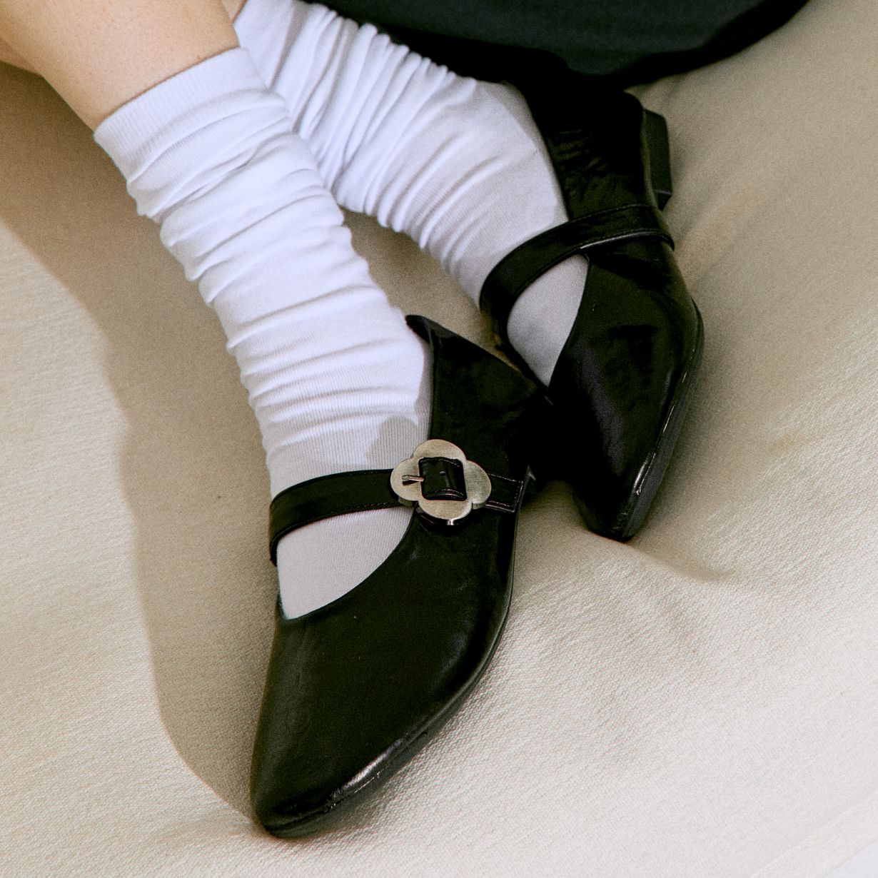 스퍼 오드 플라워 버클 메리제인 플랫슈즈 1.5cm -VA9019 (2color) 이미지 7