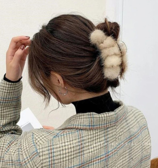 밍크 페이크퍼 헤어 악세서리 겨울 여성 올림머리 폼폼캔디 집게핀 - 상품 이미지