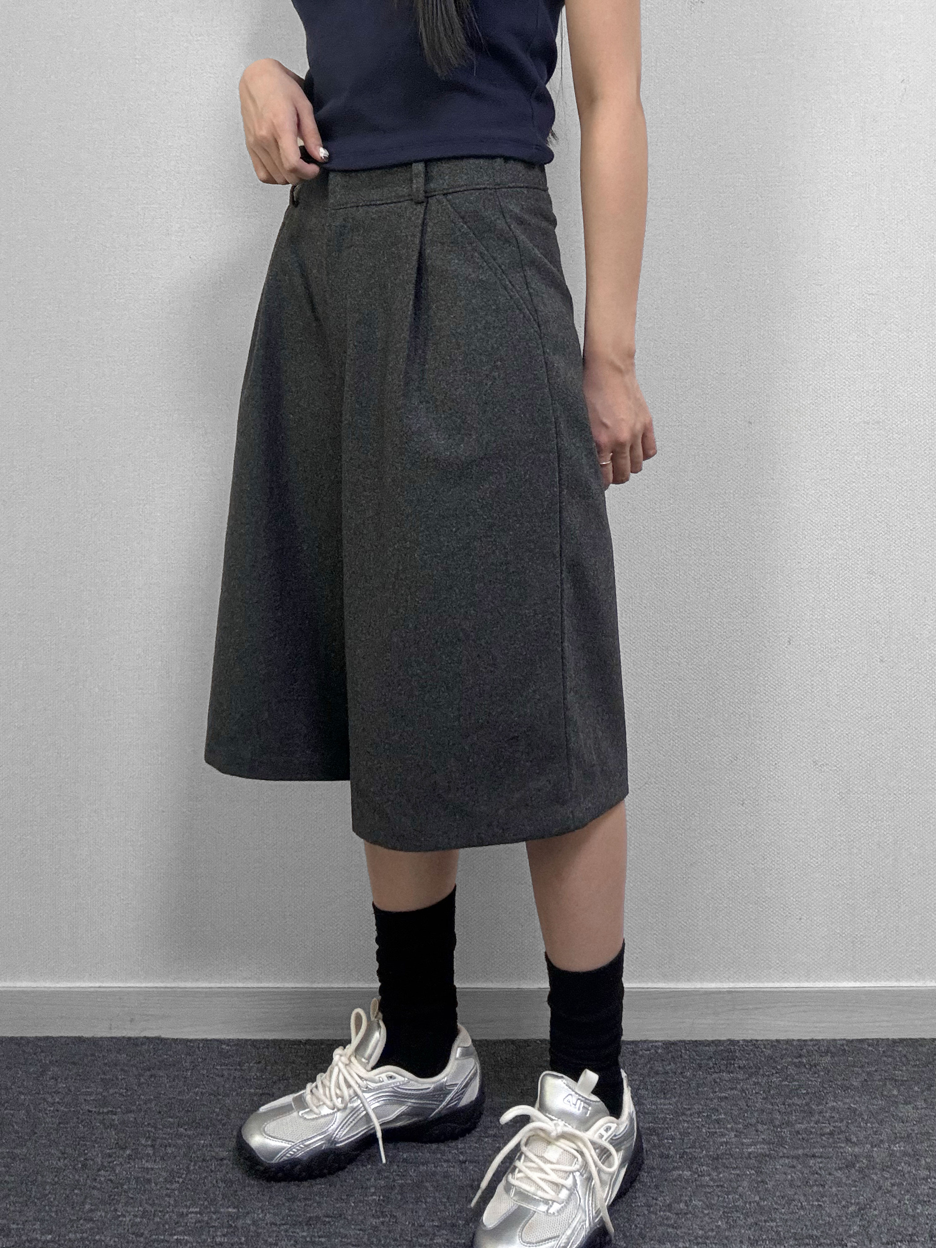 리스 울 버뮤다 밴딩 슬랙스 [2Color] - 상세 이미지 4