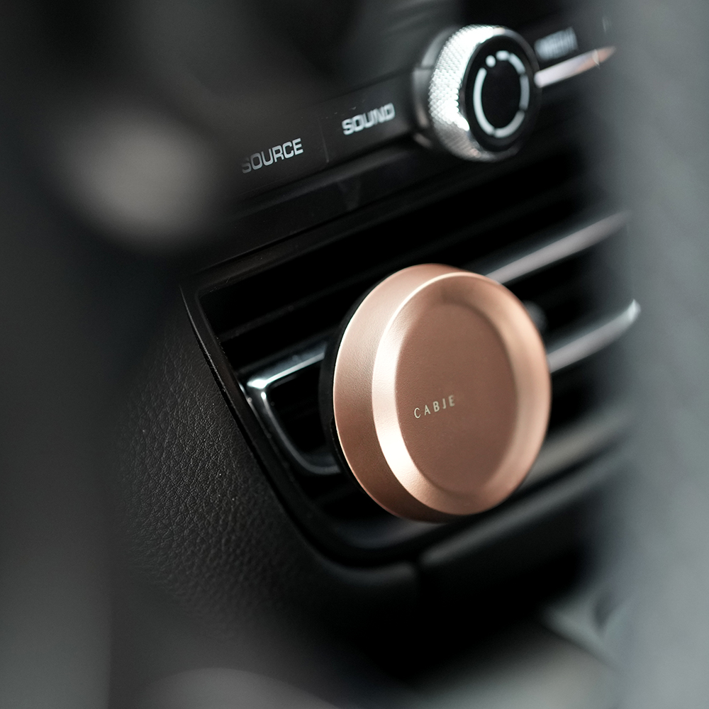 카브제 프리미엄 차량용 방향제 명품 고급 자동차 송풍구 디퓨저 다크 메탈 히노끼