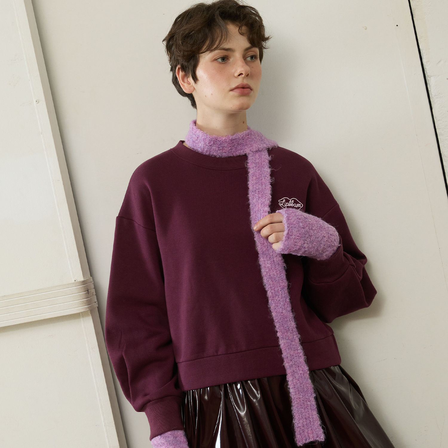 Lipbbam 더블소프트 플리스 퍼프 슬리브 크롭 맨투맨 LTW015 버건디BG, FREE(One size) - 메인 이미지