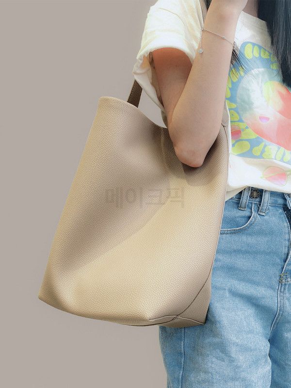 여성용 소가죽 대용량 숄더백 데일리 출퇴근용 보부상 스타일 버킷백 활용도 높은 가죽가방 - 상세 이미지 5