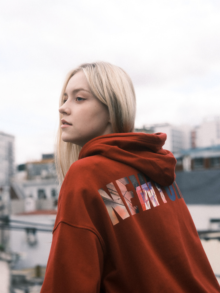 버블벳 NEW YORK 등판 컬러 빅그래픽 데일리 오버핏 후드티크리스마스와인 - 상세 이미지 3