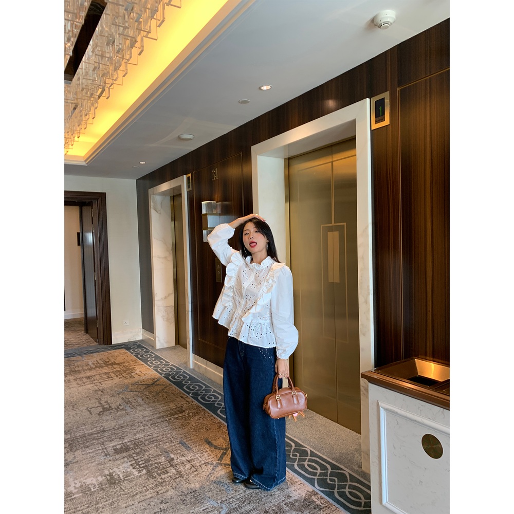 프릴꽃잎모양카라 펀칭 러플긴팔블라우스 유니크 디자인 밑단플레어포인트 고급 순면 화이트 - 상세 이미지 5