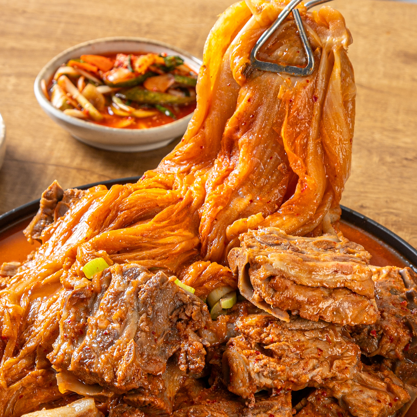 푹 익은 김치뼈찜 1.1kg x 1팩 25년 경력 명인의 레시피 - 상세 이미지 4