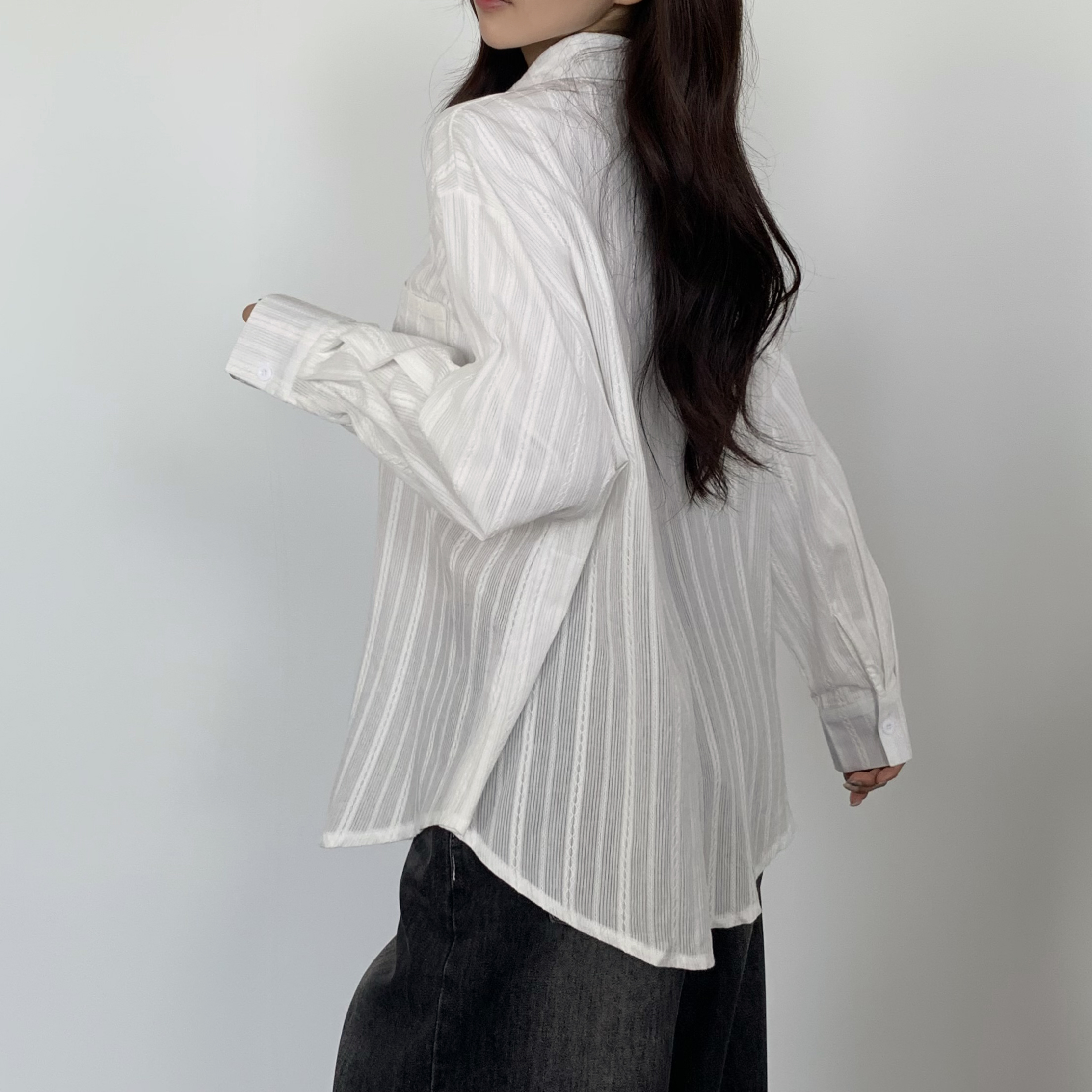 여성 가을 스트라이프 루즈핏 오버핏 시스루 셔츠 남방 오피스룩 - 상세 이미지 2