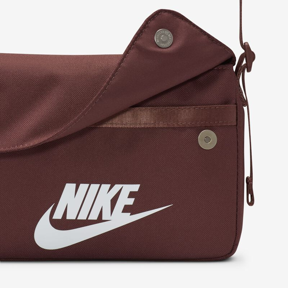 나이키 우먼 퓨추라 365 크로스백 CW9300-218