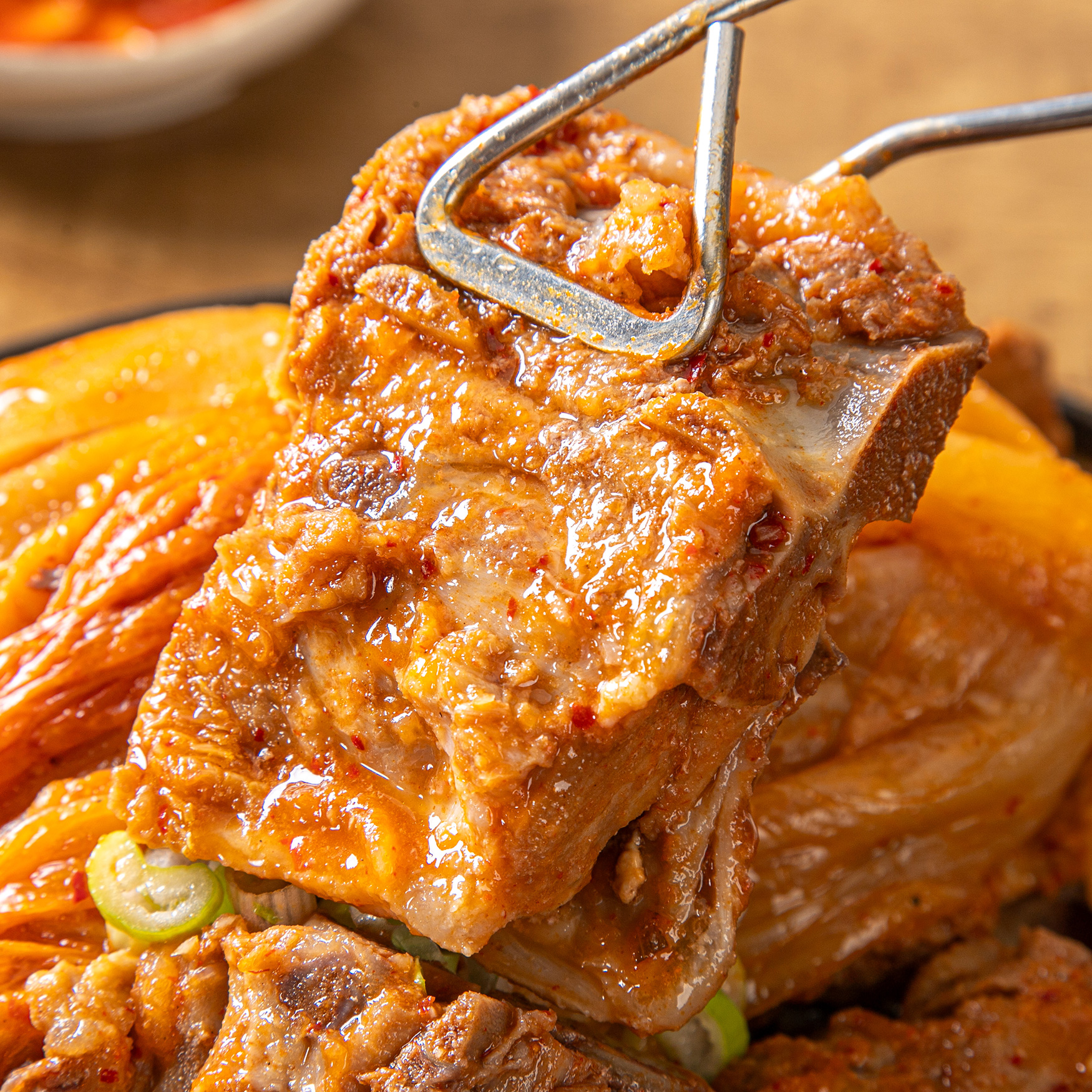푹 익은 김치뼈찜 1.1kg x 1팩 25년 경력 명인의 레시피 - 상세 이미지 2