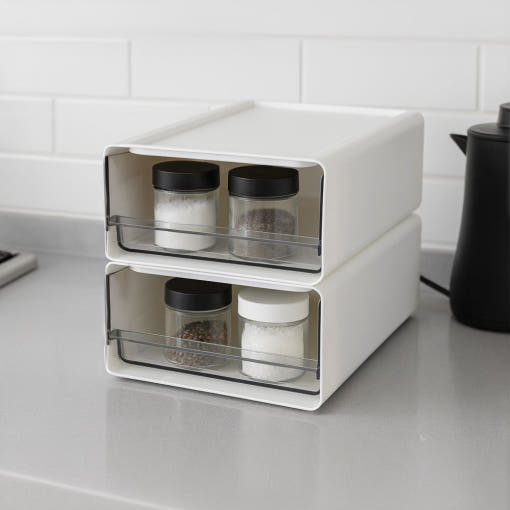 솔라콤 펜트리 수납함 내부 모습. 다양한 물품을 깔끔하게 정리한 모습입니다.