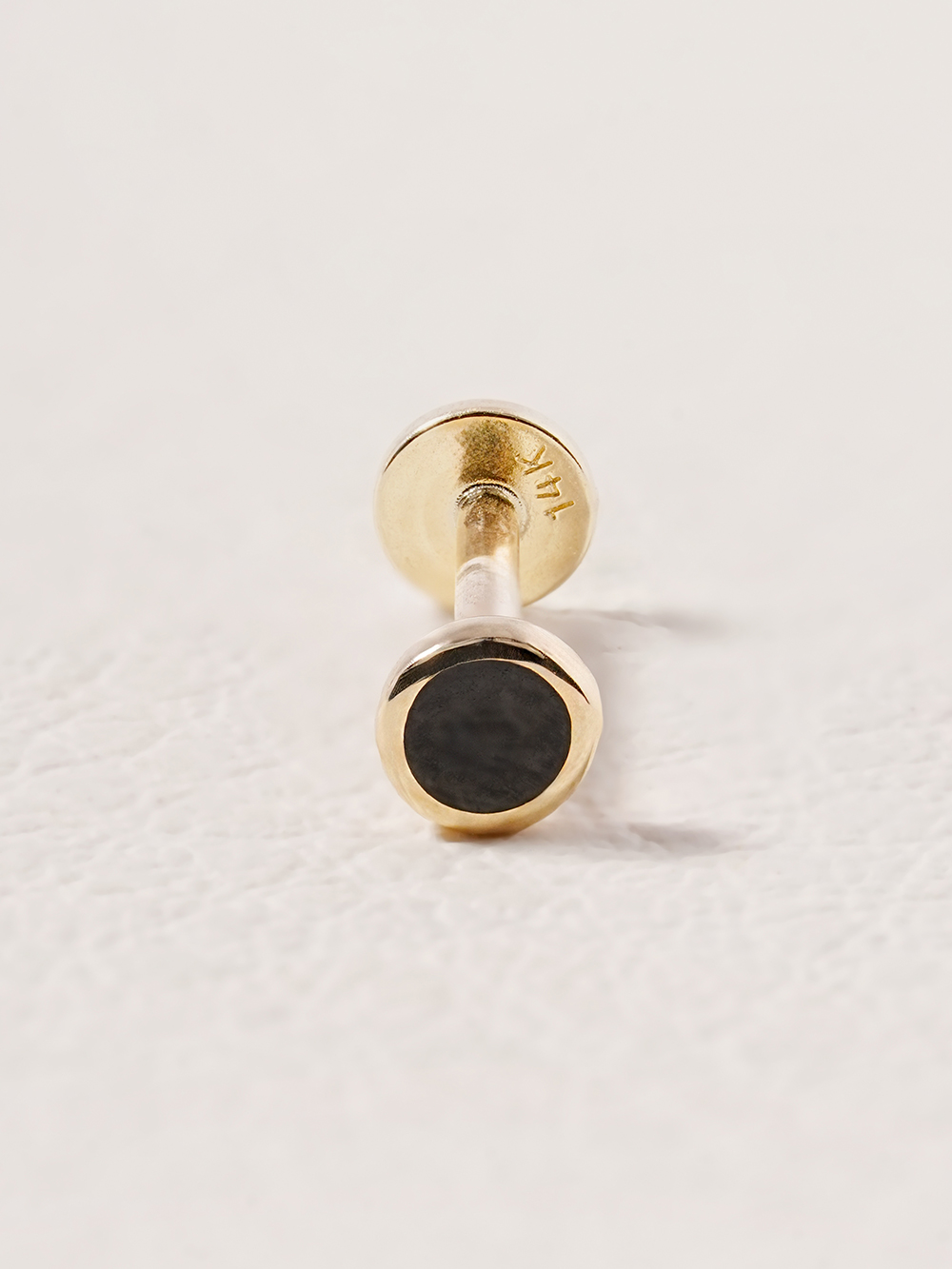 [0.8mm]14K 인터널 블랙 심플 써클 라블렛 피어싱 귀걸이 - 상세 이미지 2