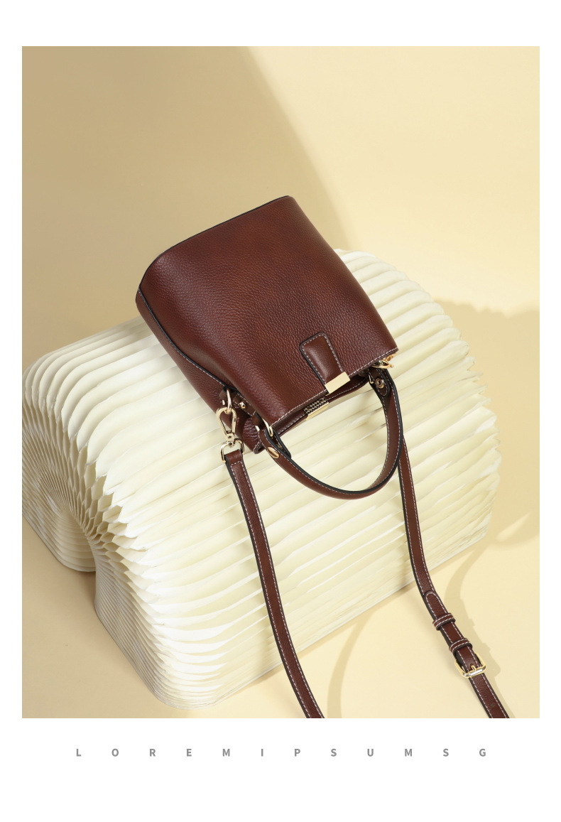 여성 가죽 버킷백 다용도 핸드백 고급스러운 메신저백 데일리 숄더백 다양한 연출 가능 가벼운 스타일링 이미지 8
