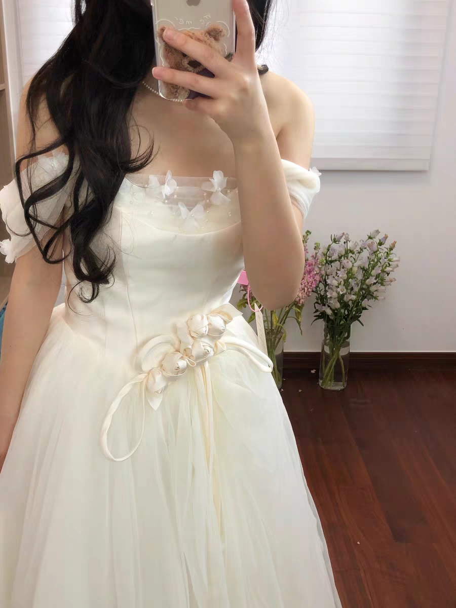 로맨틱 오프숄더 웨딩드레스 풍성한 튤 화보촬영 2부 이브닝 예식드레스 - 메인 이미지