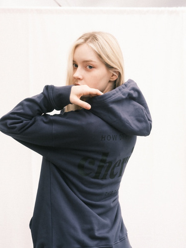 버블벳CHERISH 등판 빅 레터링 데일리 캐주얼 오버핏 후드티네이비