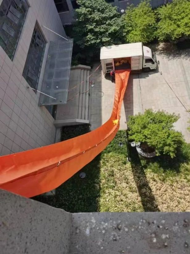 고층 하역 슬라이드 이송 짐내리는천 상하차 하강 운반기 골든 업그레이드 경량 40kg 1.5x6m - 메인 이미지