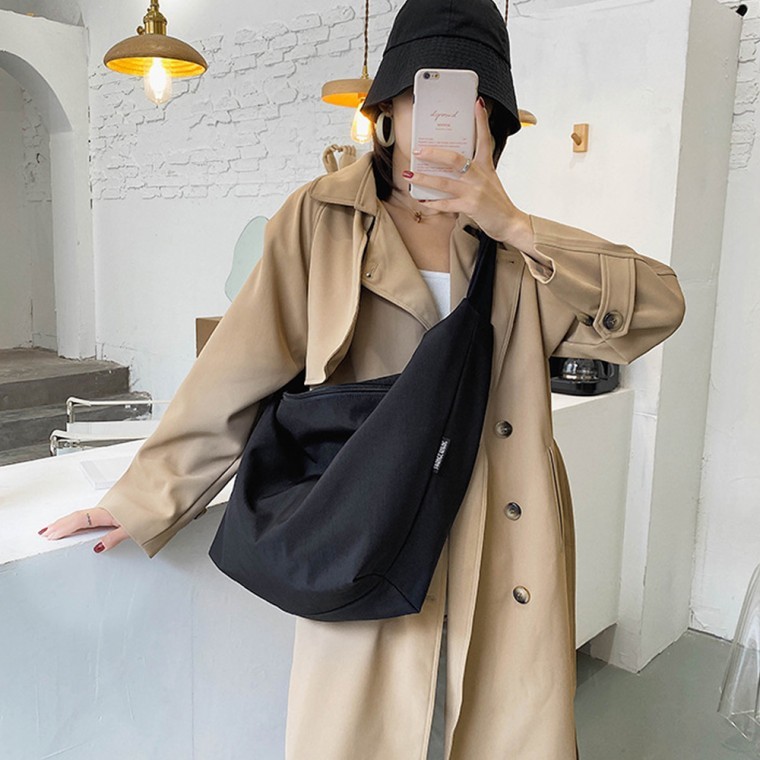 제니 대학생 직장인 보부상 휘뚜루마뚜루 가방 호보백 - 메인 이미지
