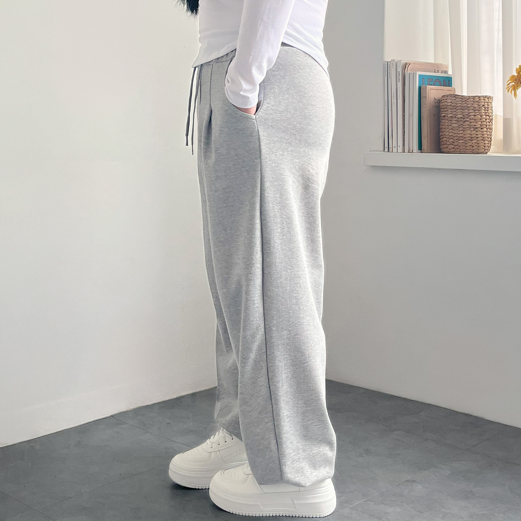 핀턱 조거 트레이닝팬츠 - 상세 이미지 3