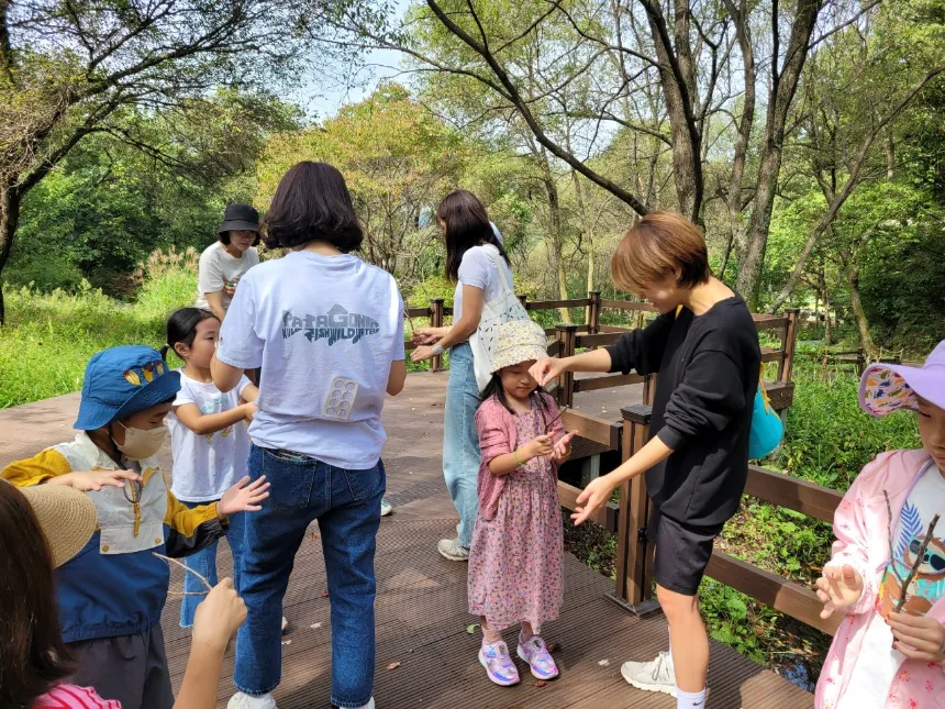 [용인자연휴양림] 파브르들의 꿈숲으로 떠나는 가을 가족여행 (거미편) by 미르숲생태연구소 - 상세 이미지 5