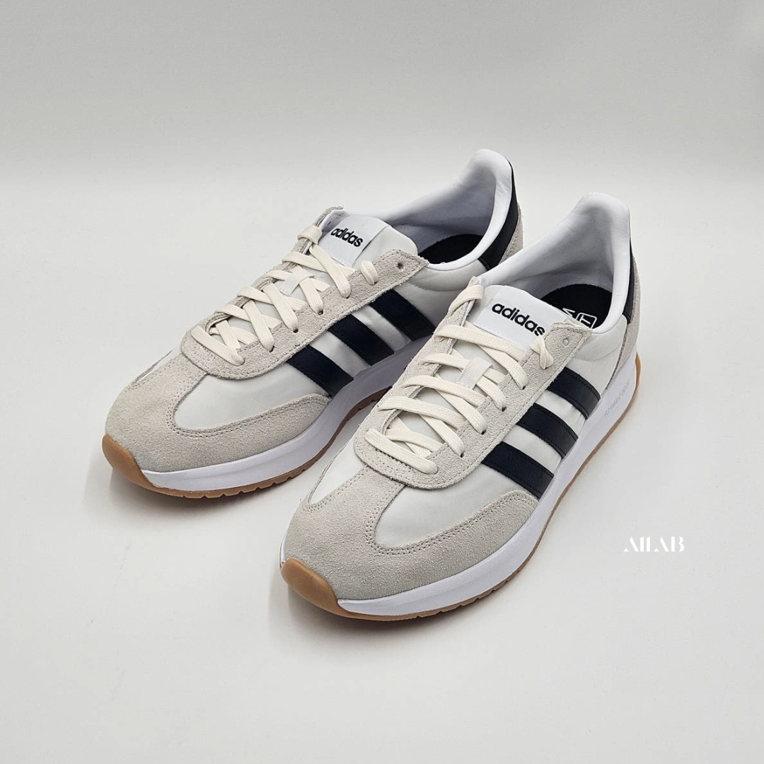 [국내매장판] 아디다스 남여공용 런닝화 데일리 슈즈 커플 중고등학생 RUN 운동화 화이트블랙(런70S), 260