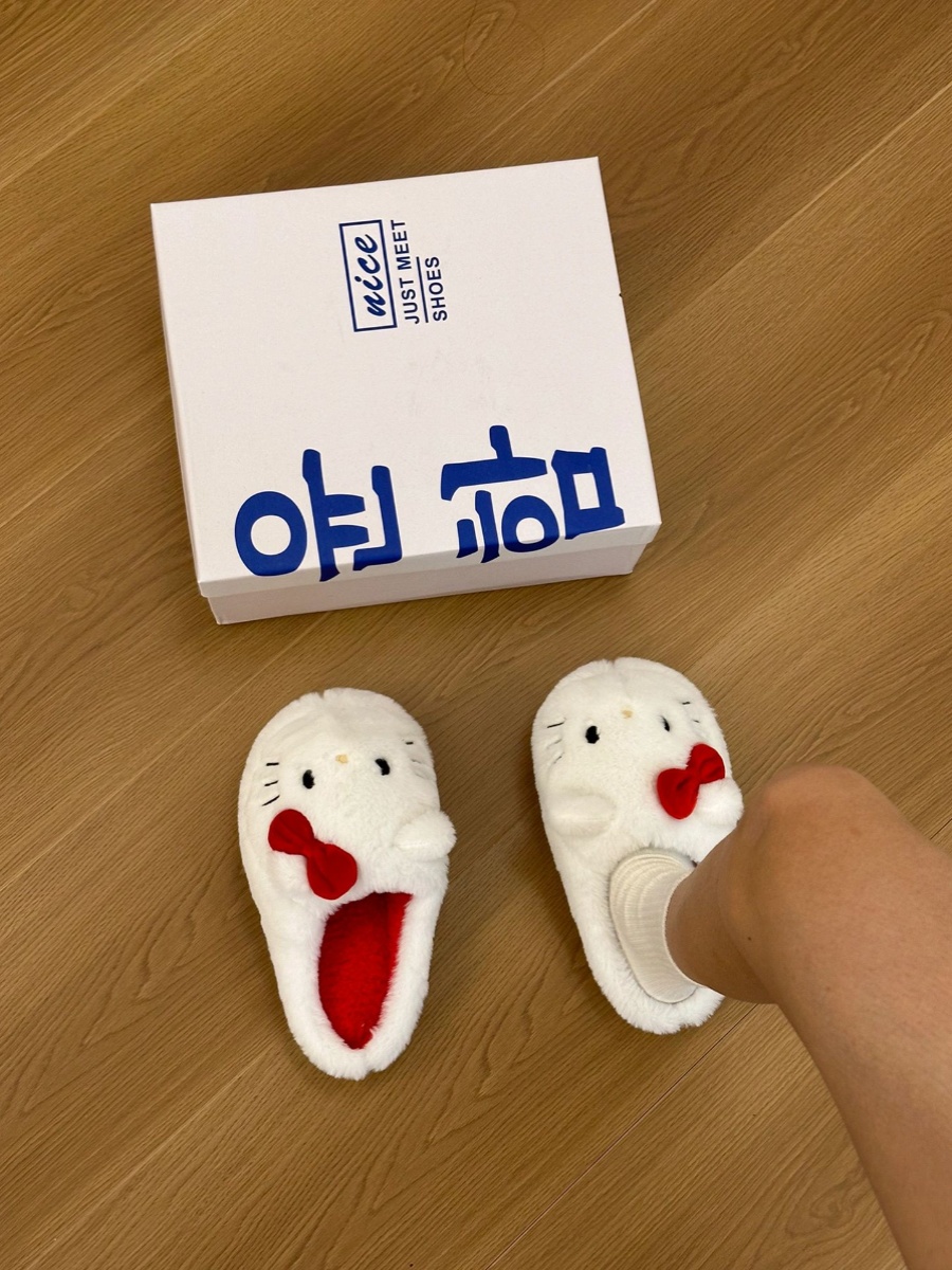 헬로키티 실내화 슬리퍼 폭신한 두꺼운 밑창 기숙사 겨울 따뜻한 - 상세 이미지 4