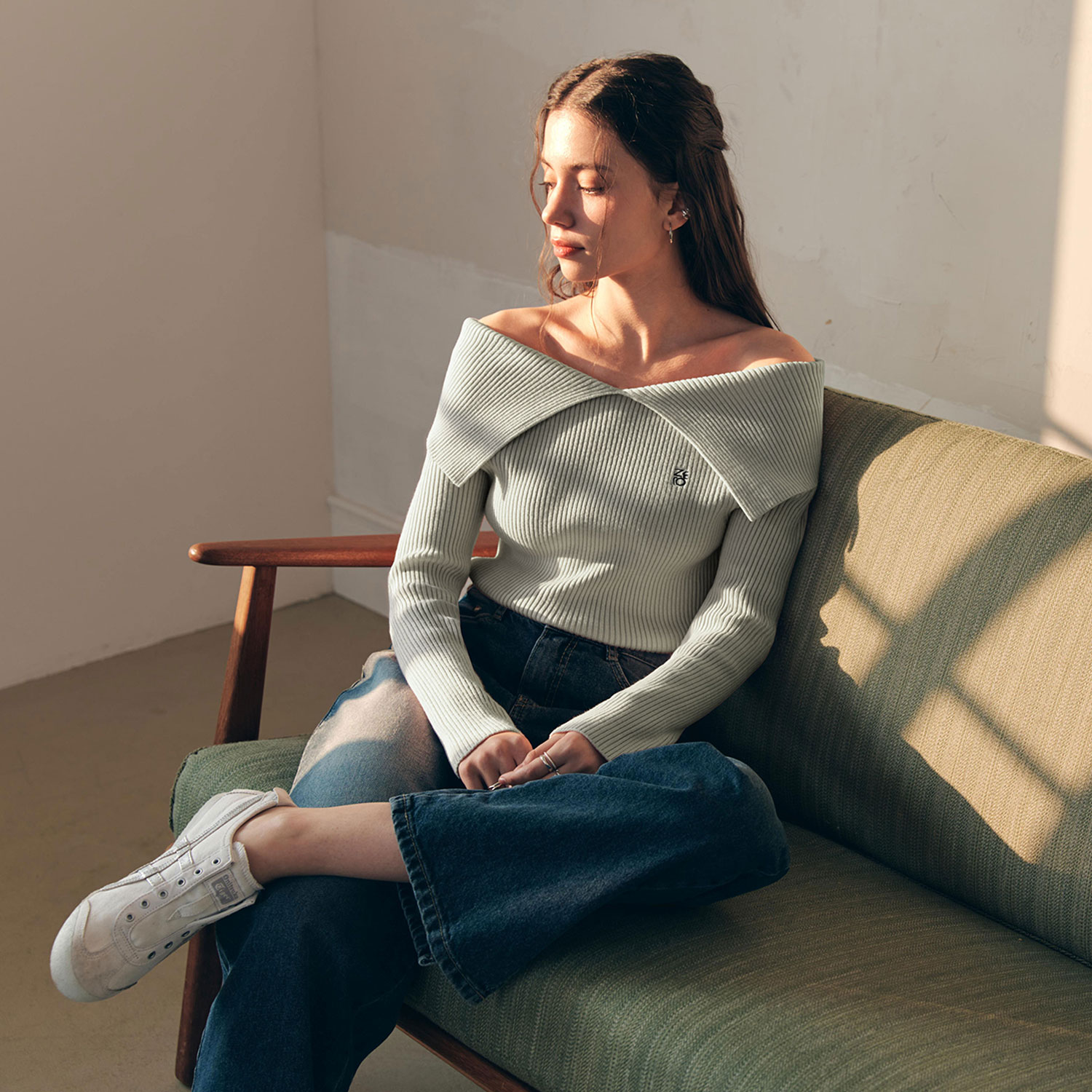 [N배송][제로스트릿] [5컬러] 케이프 오프숄더 스웨터 CAPE OFF SHOULDER SWEATER 제품 이미지