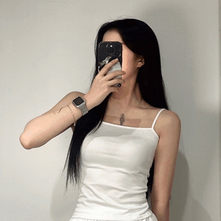 가성비 쫀쫀 여성 기본 무지 이너 끈 나시 티 [2color 여름 롱 슬리브리스 레이어드 민소매 블랙 화이트] - 상품 이미지