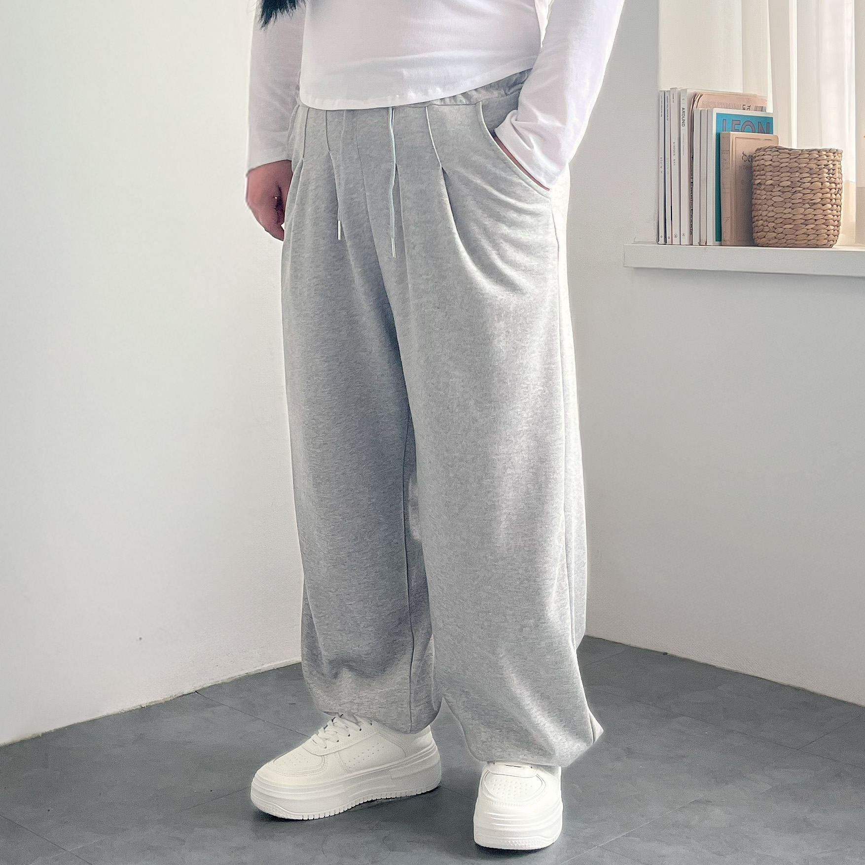 핀턱 조거 트레이닝팬츠 - 상세 이미지 4