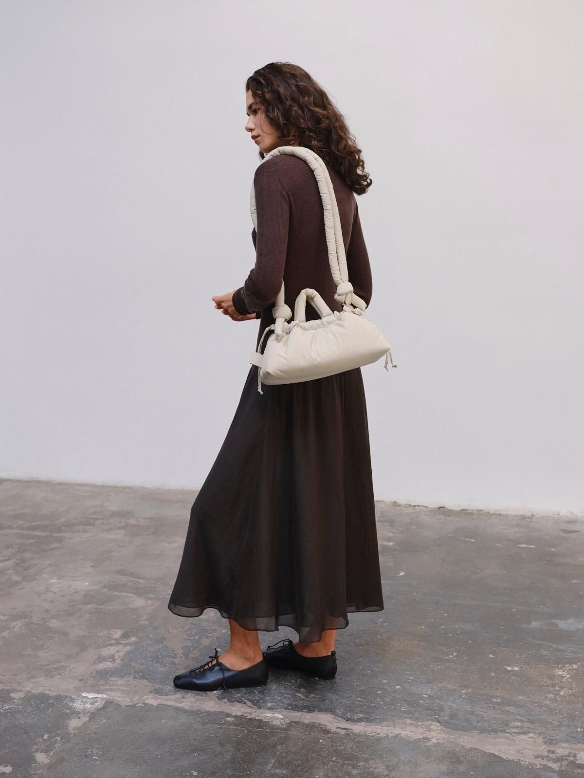 올랜드 패딩 베이직 바게트백 Ona Baguette Bag 54262587457871 SAND - 상세 이미지 5