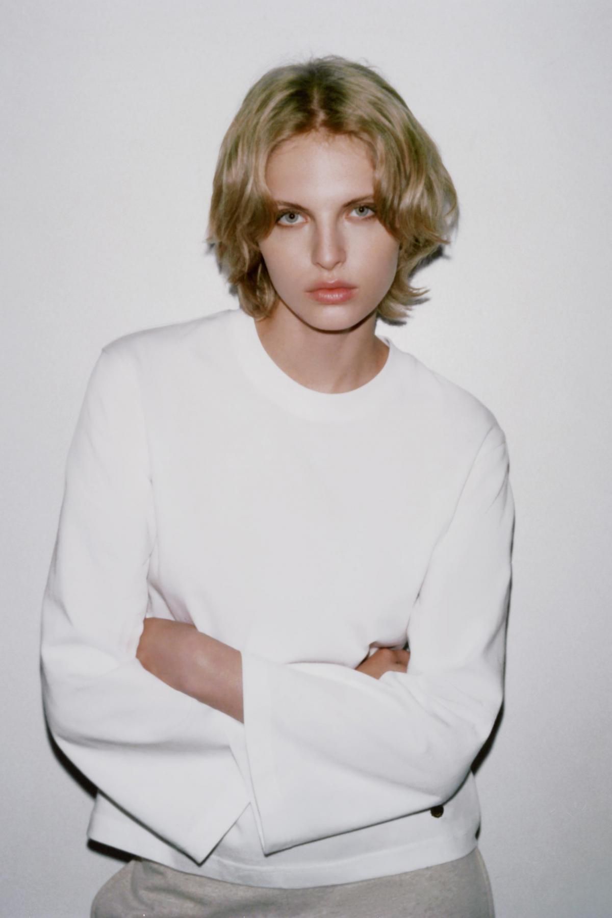 자라 미니멀 라벨 긴팔 티셔츠 5644/910 WHITE