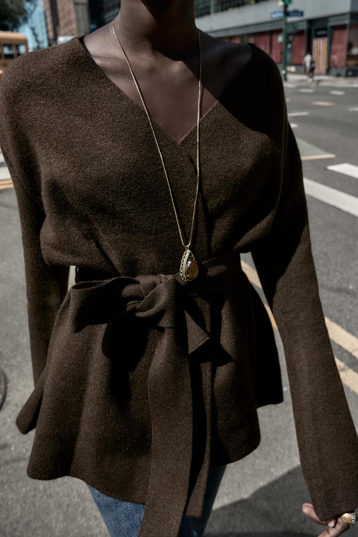 자라 벨티드 브이넥 니트 가디건 2756/100 BROWN - 상세 이미지 4