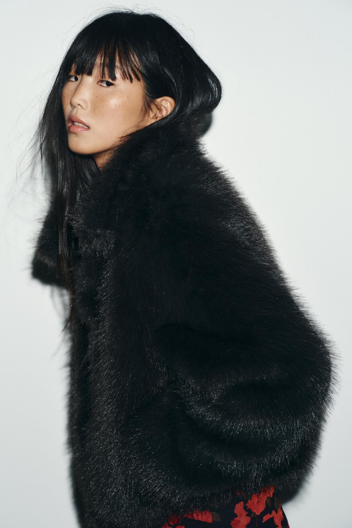 자라 트렌디 퍼 하이넥 토글 숏 코트 1255/725 DARK CHARCOAL GREY - 상세 이미지 4