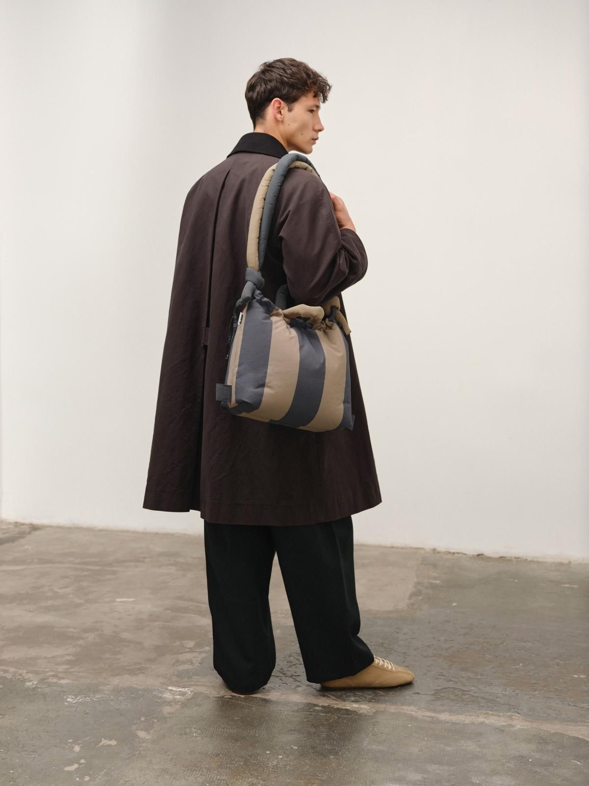 올랜드 멀티컬러 소프트 테크니컬 스트라이프 호보백 Ona Soft Bag 54713569411407 COAL + SAGE STRIPE - 상세 이미지 3