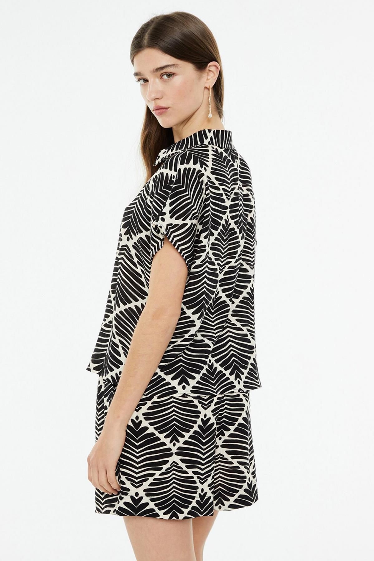 시스템액션 오버사이즈 지오메트릭 패턴 브이넥 셔츠 5009602 NEGRO - 상세 이미지 2