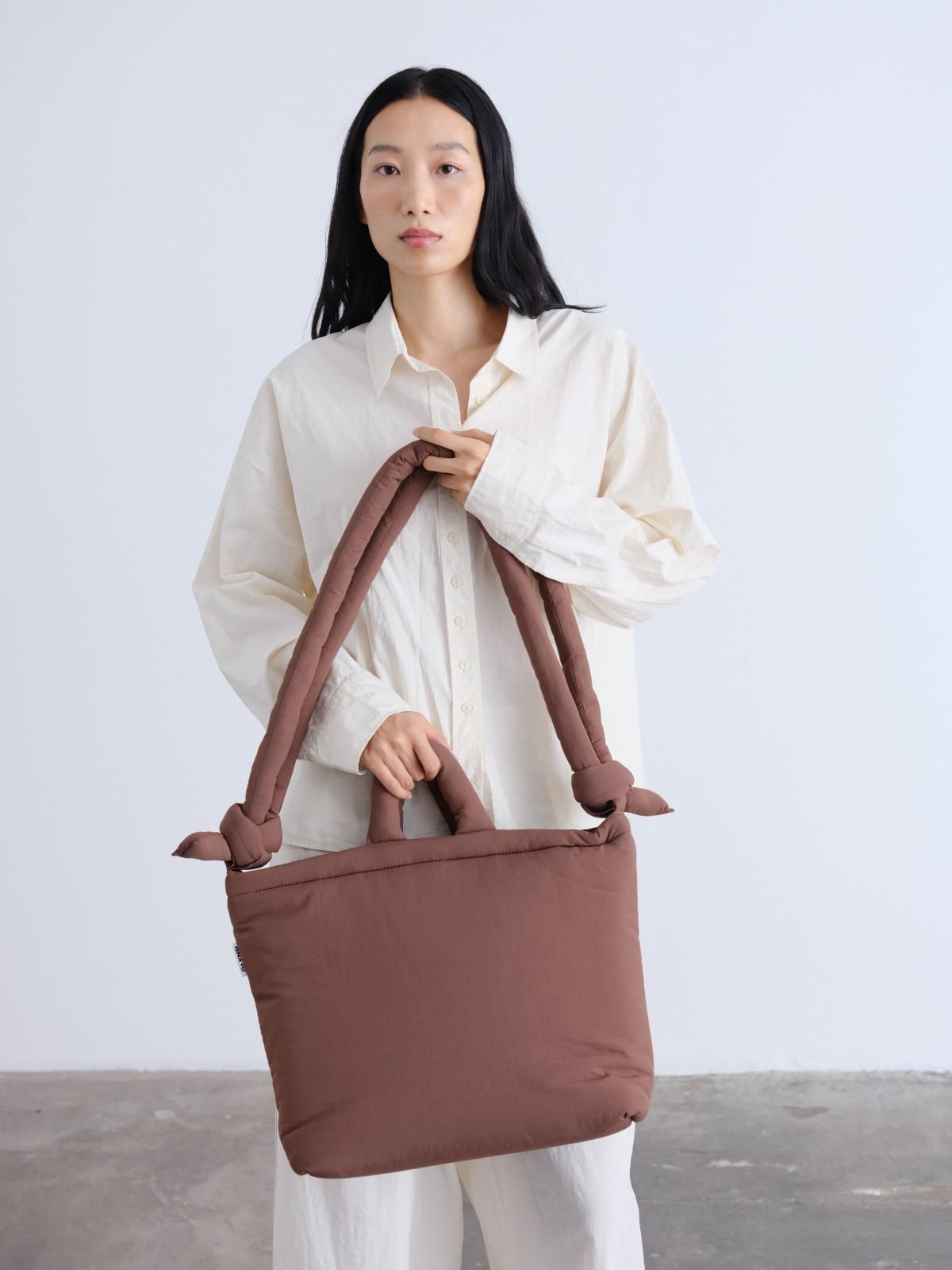 올랜드 리사이클 나일론 오나 프로 소프트 백 55534006010191 CHOCOLATE - 상세 이미지 2