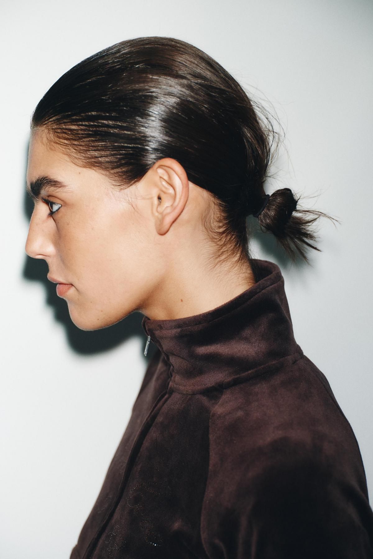 자라 자수 텍스트 벨벳 하이넥 집업 자켓 5968/300 BROWN - 상세 이미지 5