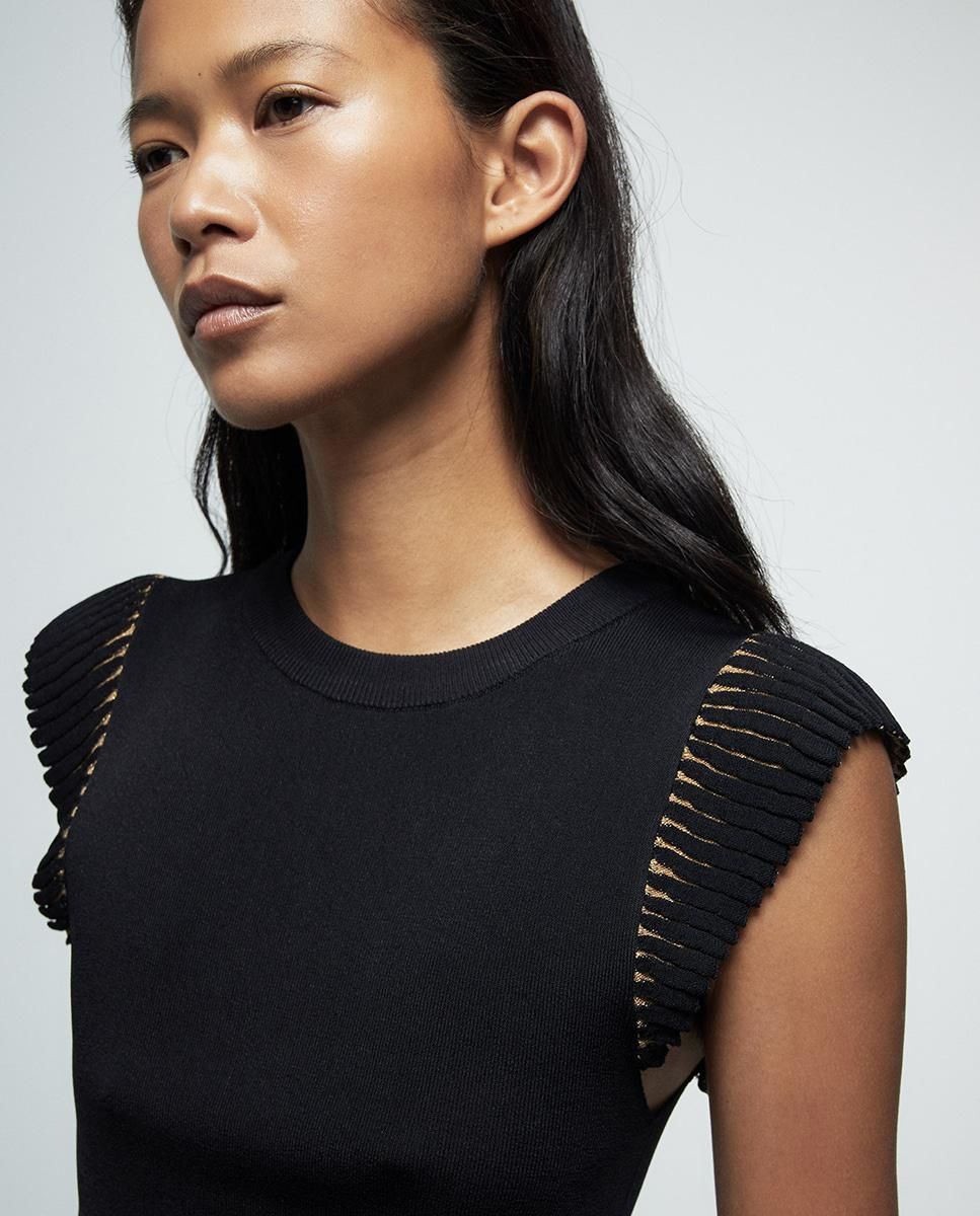 스페라 페미닌 프릴 소매 블랙 탑 58265002004 NEGRO - 상세 이미지 3