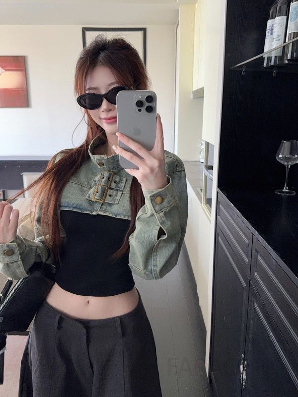 데님 크롭 청자켓 여성 숏 오버핏 트렌디한 레트로 스타일 캐주얼한 올매치 아우터 겨울 코디용 따뜻한 착용감 편안한 모던한 디자인 - 상세 이미지 3
