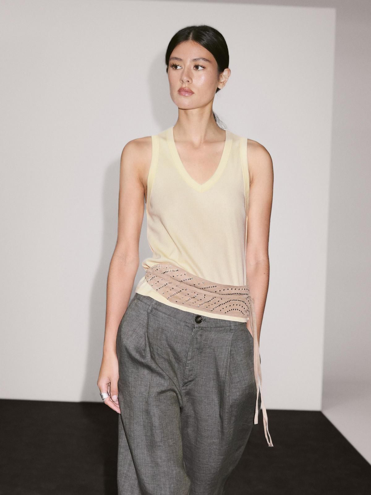 마시모두띠 미니멀 브이넥 100 코튼 민소매 티셔츠 6804/107 PALE YELLOW - 상품 이미지