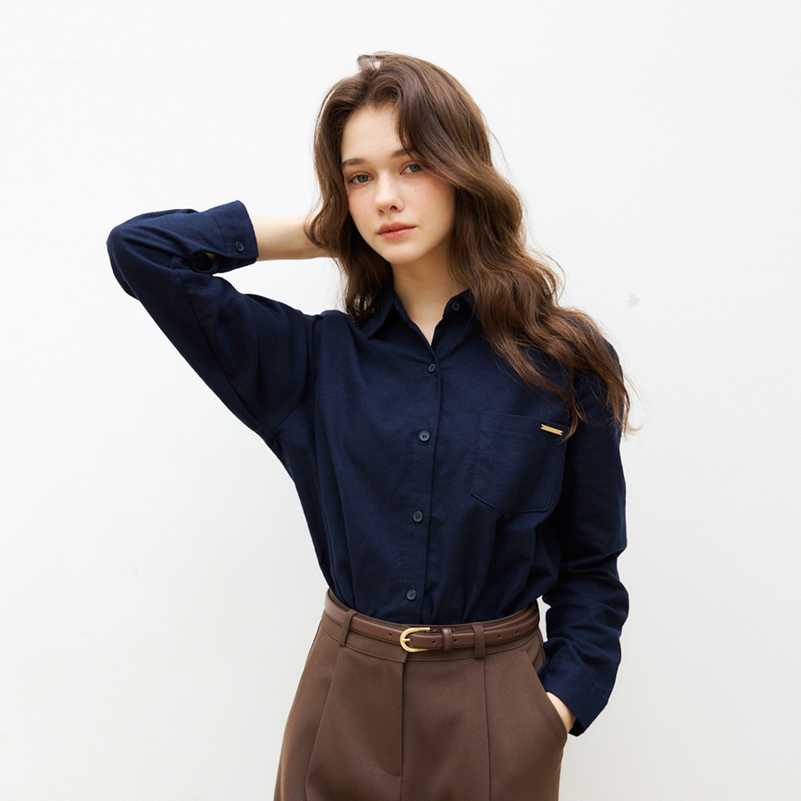브러시드 텍스처 포켓 펜던트 셔츠 (NAVY) - 메인 이미지