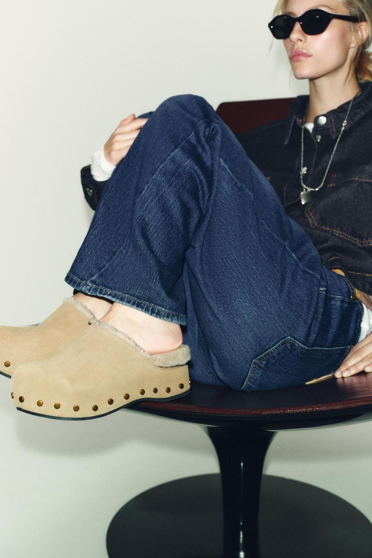 자라 스터드 스웨이드 플랫폼 로우힐 퍼 클로그 2542/610 SAND BROWN - 상세 이미지 4