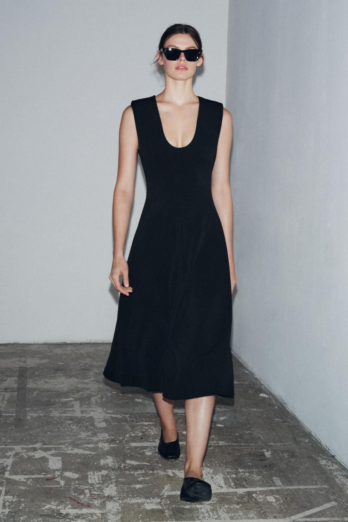 자라 미니멀 브이넥 크레이프 미디 원피스 5070/454 BLACK - 상세 이미지 2