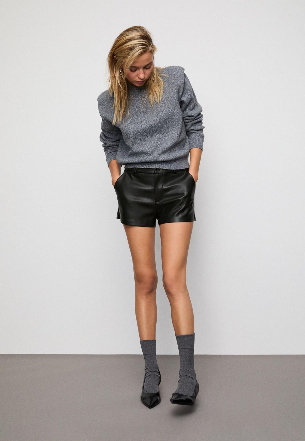 스트라디바리우스 페이크 레더 트렌디 미니 반바지 4910/947 BLACK - 상세 이미지 4