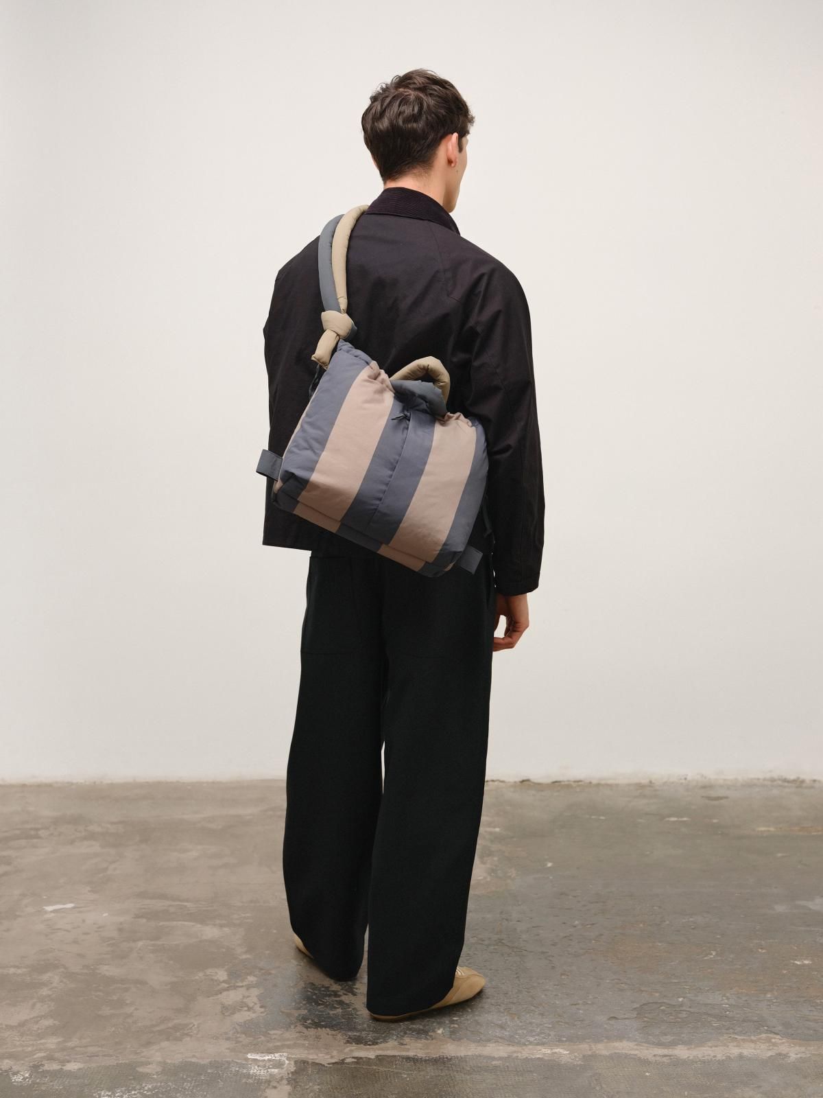 올랜드 멀티컬러 소프트 테크니컬 스트라이프 호보백 Ona Soft Bag 54713569411407 COAL + SAGE STRIPE - 상세 이미지 2