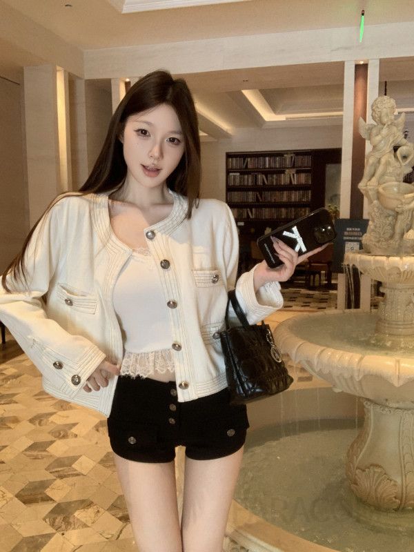 여성 가을 데님자켓 스타일 노카라 크롭 재킷 프랑스 감성의 트렌디한 디자인 캐주얼한 외출용 아우터 모던한 스타일링 - 상세 이미지 3
