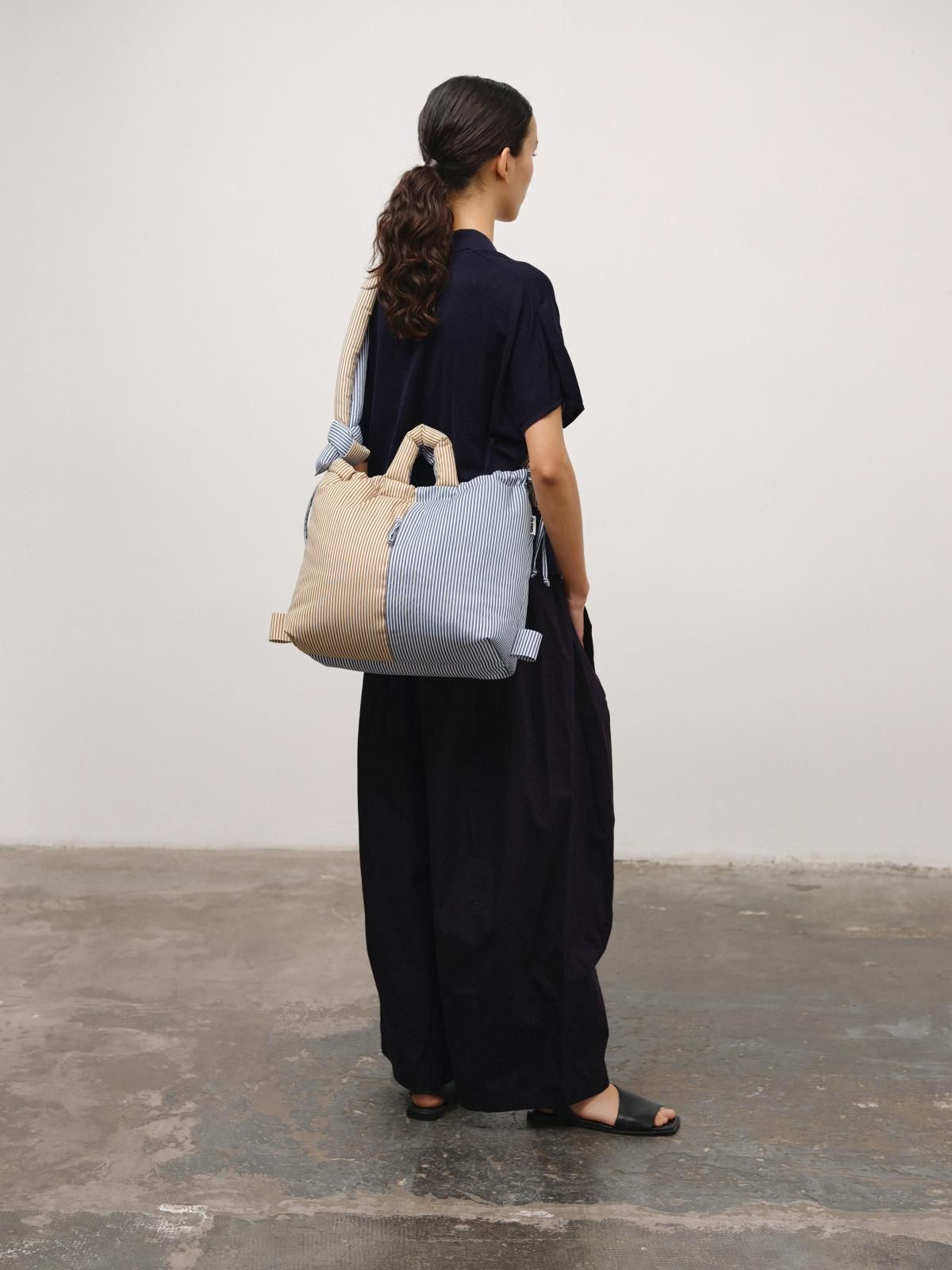 올랜드 소프트 스트라이프 테크니컬 나일론 호보백 Ona 54713595068751 COTTON BLUE + BROWN STRIPE - 상세 이미지 5